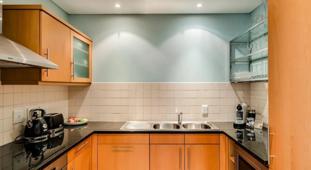 Secure 2bed Apartment in the Marina Carradale 002