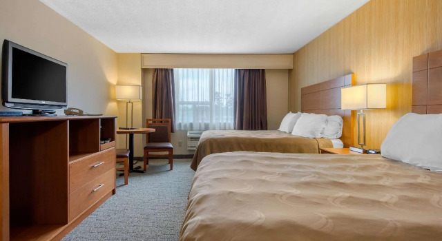 Четырёхместный номер Standard Quality Inn & Conference Centre Downtown Sudbury