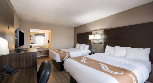 Четырёхместный номер Standard Quality Inn Gastonia East