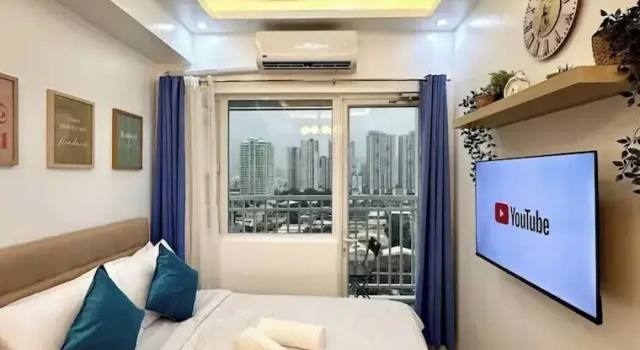 Студия Condo Unit With Balcony in Manila