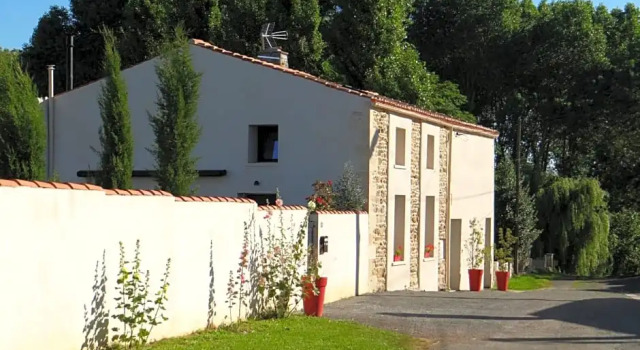 Chambres d'hôtes Les Marguerites, Rezerwuj Hotel Hotele w Charente-Maritime z parkingiem, Parking