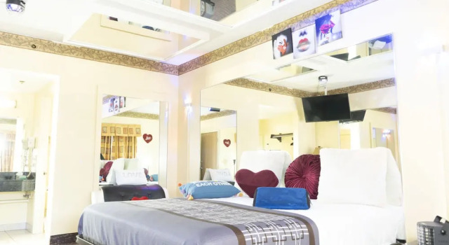 Люкс Luxe Inn and Suites