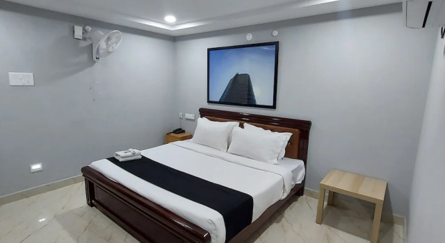 Номер Classic Golden Premier Hotel near SR Nagar