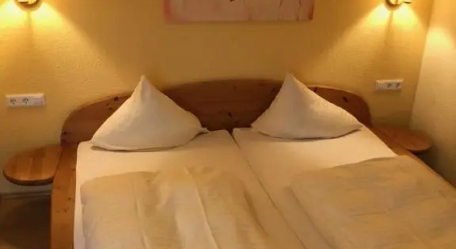 hotel zentlinde, Забронировать Отель Отели Моссауталь с парковкой, Парковка