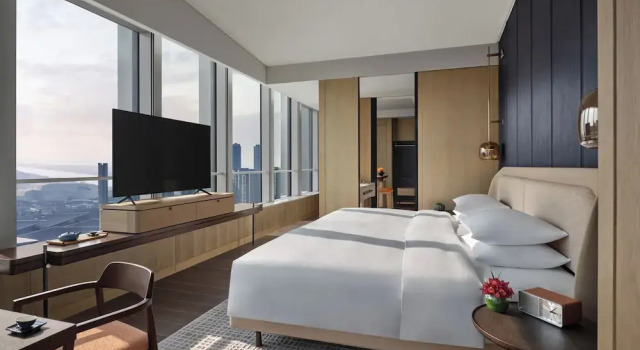 Двухместный номер Premier с видом на реку Andaz Nanjing Hexi, By Hyatt