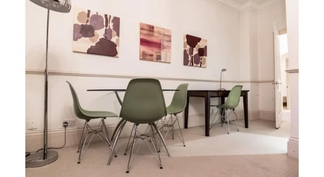 Magnific 3 Bedroom Apartment in Kew Gardens