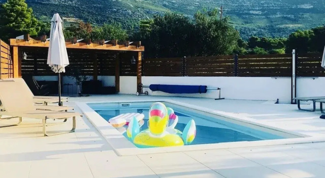Remarkable 4-bed House in Kaštel Novi