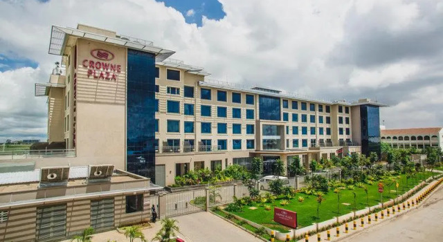 Полулюкс Crowne Plaza Nairobi Airport by IHG