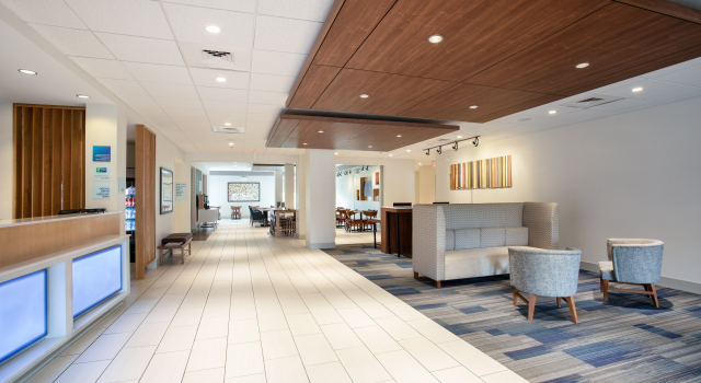 Holiday Inn Express & Suites Manhattan by IHG, Buchen Sie Hotel Hotels in Kansas mit Frühstück, Frühstück