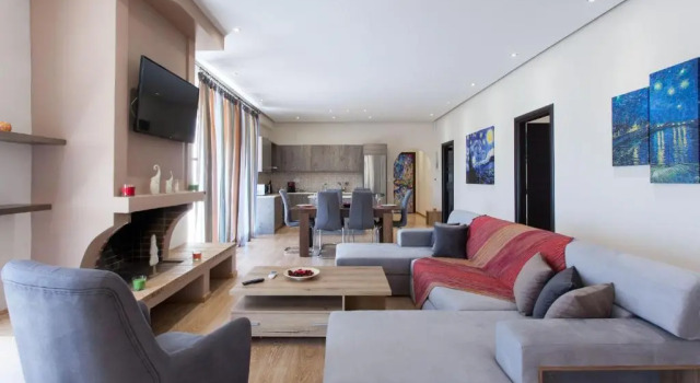 Апартаменты Luxurious 3-bdrm Seaside Retreat in Glyfada Fully Renovated