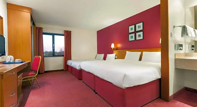 Номер Standard Days Inn by Wyndham Stevenage North