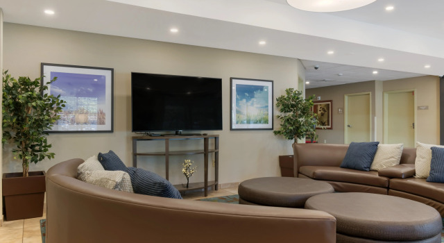 Candlewood Suites Reading by IHG, Забронировать Отель Рединг Пенсильвания, рядом с Reading Healthplex