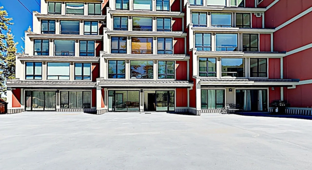 New Listing! Hot Tubs & Pool, Steps To Ski Lifts 2 Bedroom Condo, Забронировать Дом для отпуска Коттеджи Маммот-Лейкс, рядом с Chair 7, Коттедж