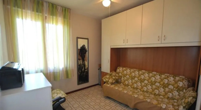Comfortable Flat in a Residence With Common Pool, Book Lejlighed Hoteller i Friuli Venezia Giulia med parkering, Parkering