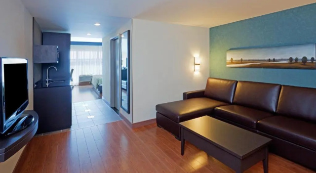 Двухместный люкс Holiday Inn Express Hotel & Suites Saint - Hyacinthe by IHG