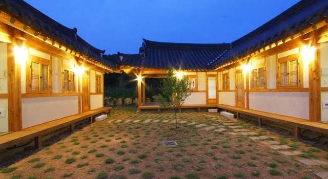 Gyeongju Hanok Pen Town Guesthouse, Забронировать Отель Отели провинции Кёнсан-Пукто с парковкой, Парковка