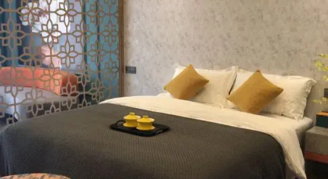 Люкс Business Junlan Yuejing Hotel (Yinchuan Yuehaiwan CBD Lanshan Park)