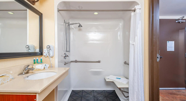Двухместный номер Standard Holiday Inn Express Hotel & Suites Clarington - Bowmanville by IHG