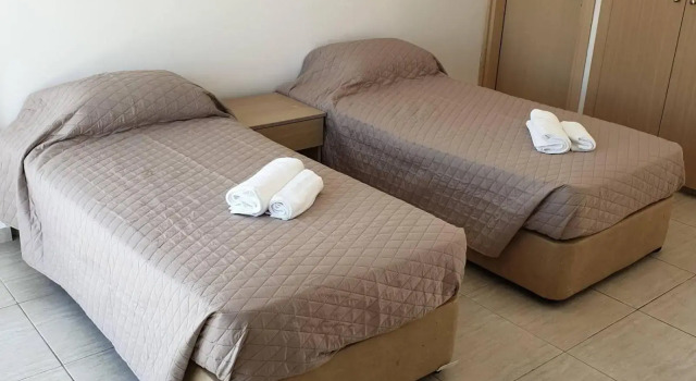 Napa Charles Apts, Забронировать Отель Отели Айия-Напа с парковкой, рядом с Набережная Айя-Напа, Парковка