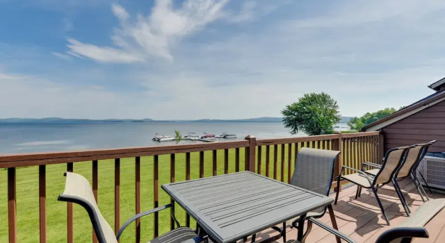 Апартаменты Lake Memphremagog Access: Newport Condo w/ Balcony