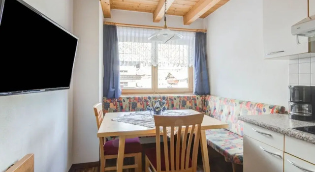 Апартаменты Deluxe Comfortable Apartment in Langenfeld With ski Storage