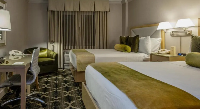 Четырёхместный номер Standard Bell Tower Hotel