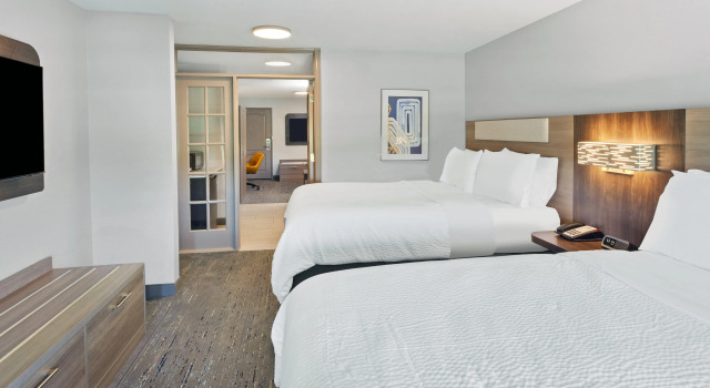 Holiday Inn Express & Suites Port Washington by IHG, Book Hotel Port Washington Wisconsin