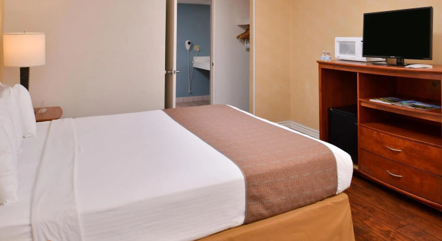 Номер Standard Best Western Palm Garden Inn