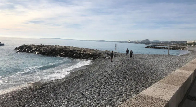Апартаменты Appartement Au bord de la mer, vue plage , piscine, parking