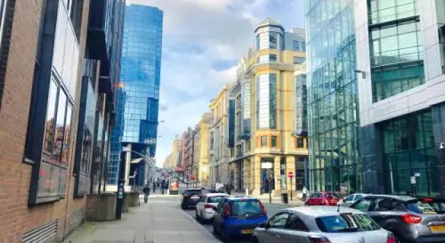 Glasgow City Centre Flat with River Views and Parking, Забронировать Отель Отели Глазго с парковкой, рядом с Grosvenor Casino Glasgow, Riverboat, Парковка