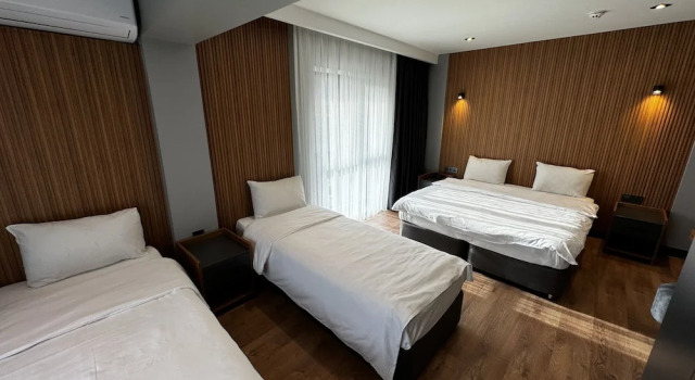 Standardowy czteroosobowy rodzinny pokój z widokiem na miasto Bademi Hotel