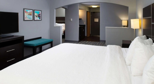 Двухместный люкс с 2 комнатами Hampton Inn Glenwood Springs