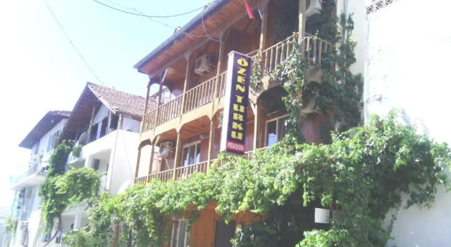 Кровать в общем номере (женский номер) OzenTurku Hotel