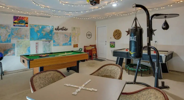 Коттедж Game Room + Walk to Beach: Gun Barrel City Gem!
