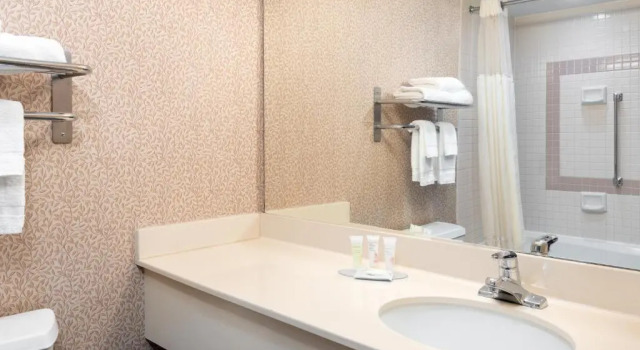 Четырёхместный номер Capitol Plaza Hotel Jefferson City