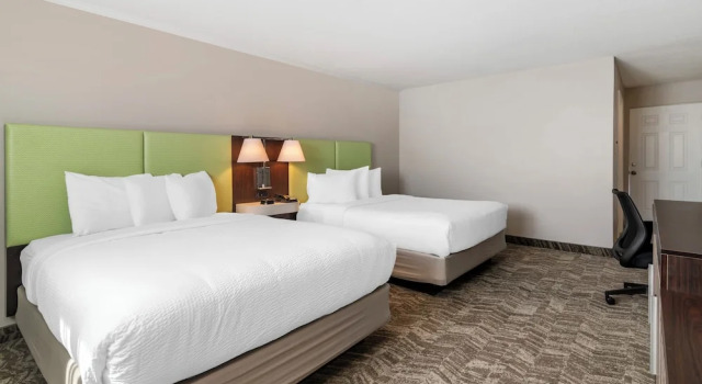 Четырёхместный номер Standard с видом на реку Ogunquit River Inn & Suites