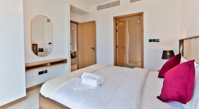 Апартаменты с балконом Luxury StayCation - Tranquil Waters: 2BR Luxury Apart. in Dubai Marina