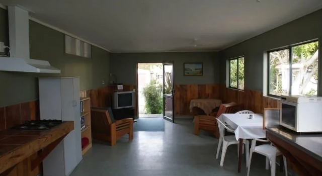 Cottage Park Travel Lodge & Conference Centre