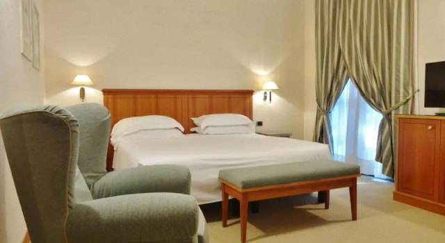Номер Deluxe Hotel Excelsior Magenta