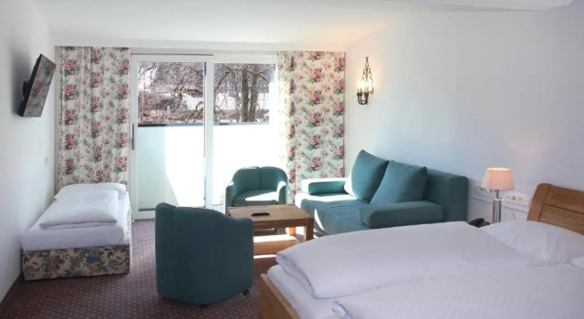 Трёхместный номер Hotel Lukashansl