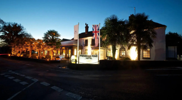 Frensham Pond Country House Hotel & Spa, Забронировать Курортный отель Бизнес-отели Англии, 4* 5*