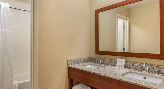 Номер Superior Comfort Inn Petersburg Fort Lee Area