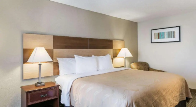Номер Standard Quality Inn & Suites near Lake Eufaula