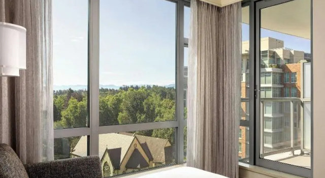 Четырёхместный номер Standard с видом на город Victoria Marriott Inner Harbour