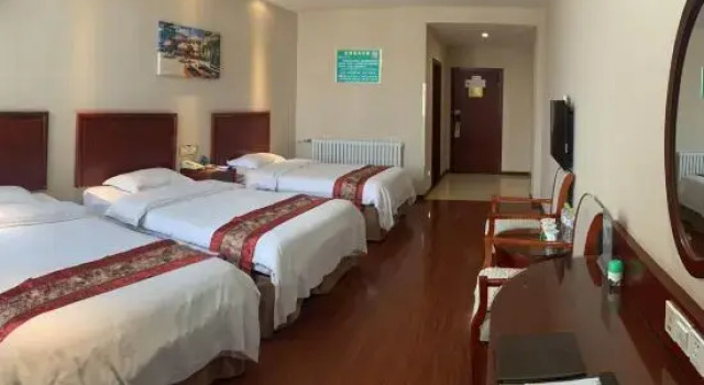 Трёхместный номер Standard GreenTree Inn WeiHai RongCheng Bus Station BORDER TRADE CITY Express Hotel