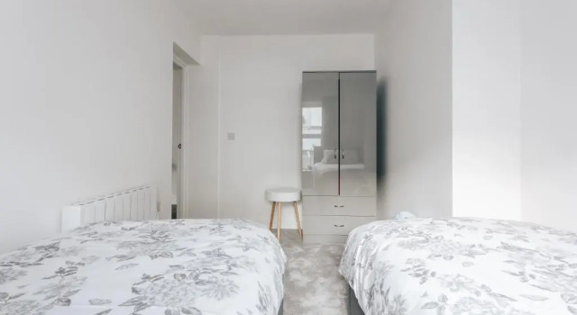 Contemporary Two Bedroom Duplex - Secluded Residence with Parking in a Prime Central Location, Забронировать Отель Борнмут Дорсет, рядом с Парк Мейрик