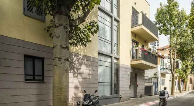 1BR duplex Apt with private Balcony