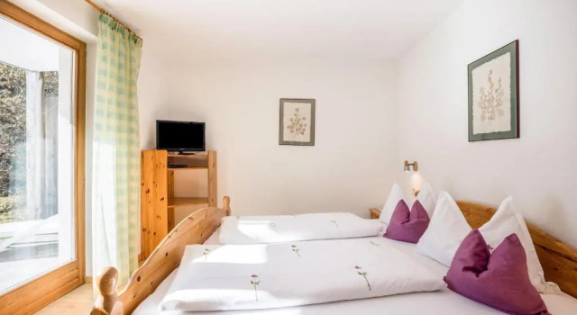 Lettnerhof Bnb Wohnung 3, Забронировать Отель «постель и завтрак» Монгуэльфо План-де-Коронес, рядом с Guggenberg Platter