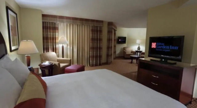 Полулюкс Hilton Garden Inn Toronto Airport