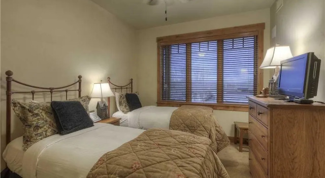 5203 Emerald Lodge, Trappeur's Crossing Apartment 4, Забронировать Апартаменты/квартира Стимбот-Спрингс Колорадо, рядом с Christie Peak Express
